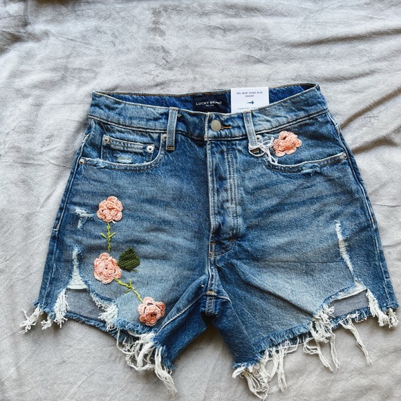 Lucky 5" High Rise Flower Crocheted Midi Short - Picture 2 of 6